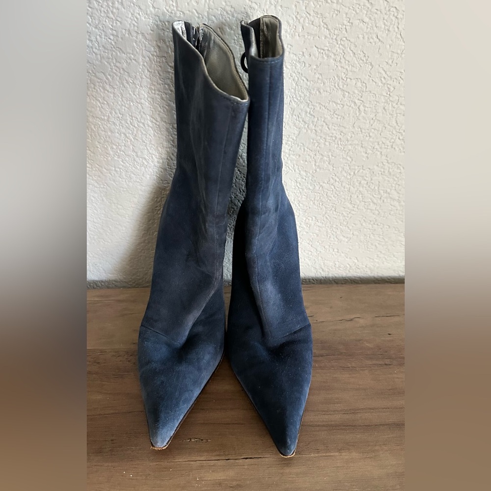 Dibrera Fatta A Mano navy blue suede pump with a red sole, size 36.